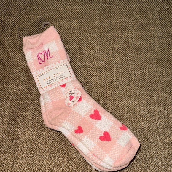 NWT Rae Dunn Pink/White Fuzzy Heart Micro Cozy Crew Socks 3 pair Valentine’s Day - Picture 2 of 11